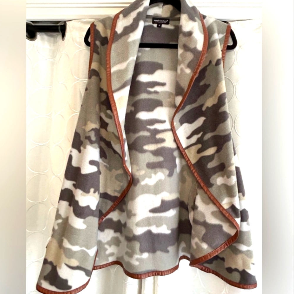 Camo camouflage medium fleece vest